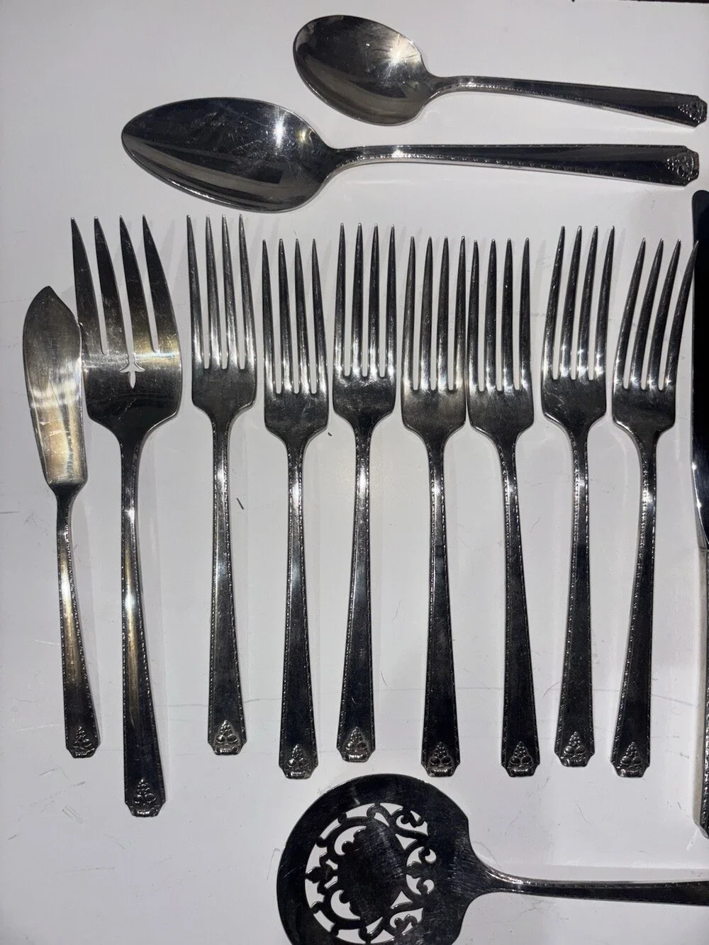 Vintage Oneida Prestige Plate Bordeaux Pattern Silverware 20 Pcs